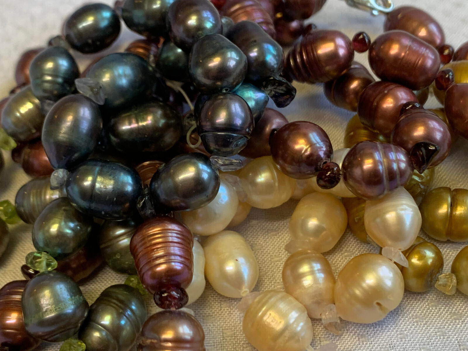 Vtg Pearl Jewelry Lot 19″ Necklace & Bracelets Multicolor AIL Aluma USA Inc