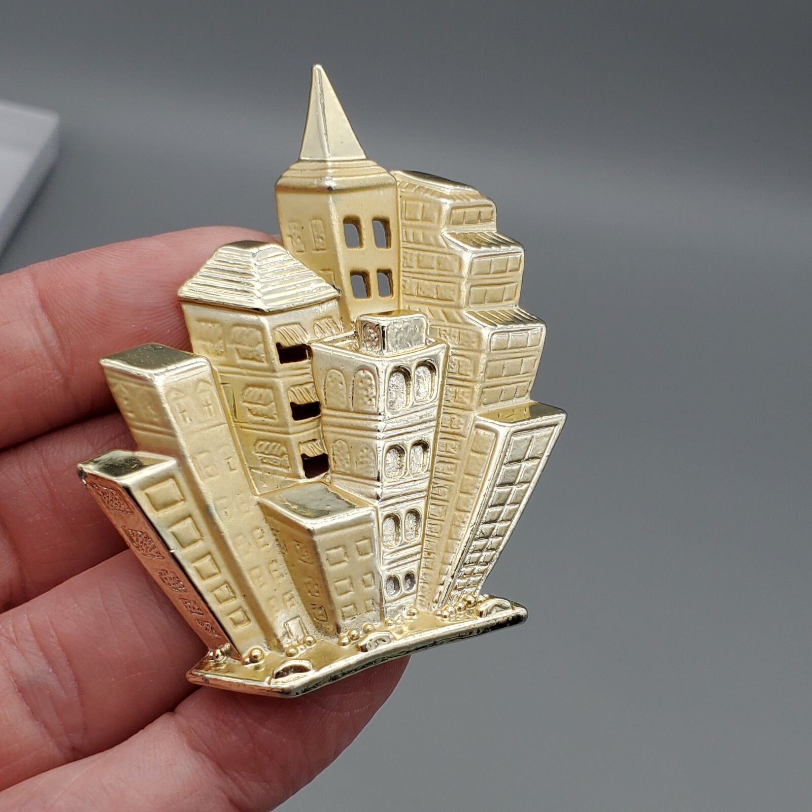 Vintage Gold tone Pin Brooch Skyscraper Cityscape City Tall Buildings cars 2.5″
