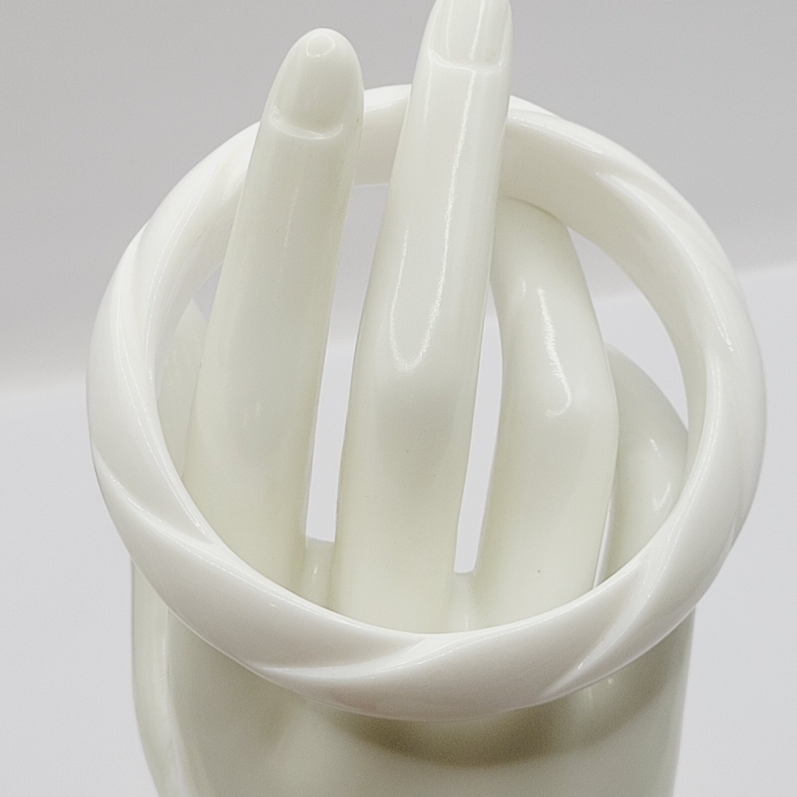 White with Twisted Wrap Design Style Resin Bangle Bracelet Retro Vintage 1980s