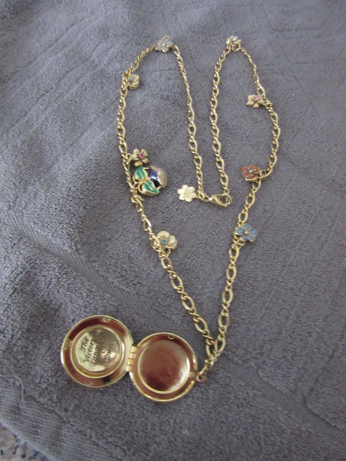 VTG Joan Rivers Victorian Language of Flowers Pansy Charm Locket Necklace EUC