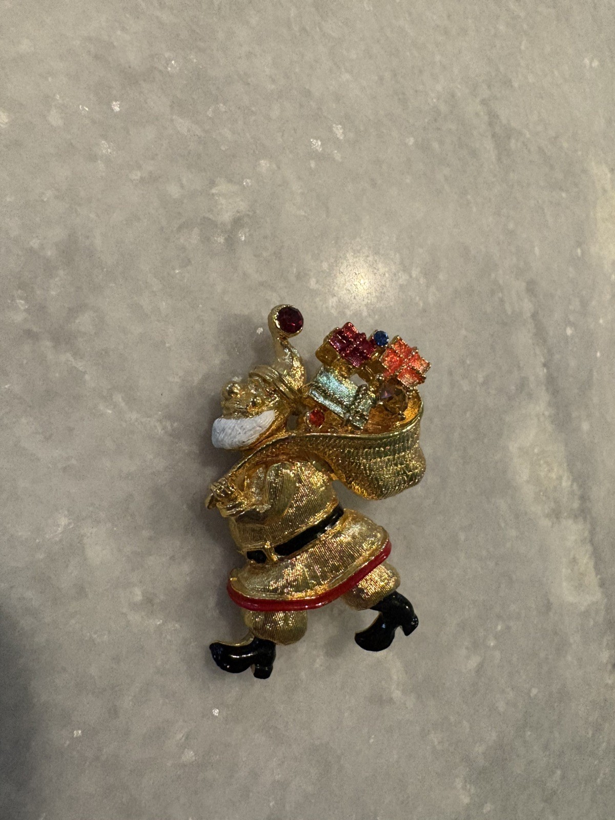 VINTAGE Arthur Pepper ART Enamel SANTA CLAUS Brooch Pin