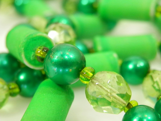 Vivid Green Porcelain & Crystal Vintage 1950s Necklace Very Pretty 257M4