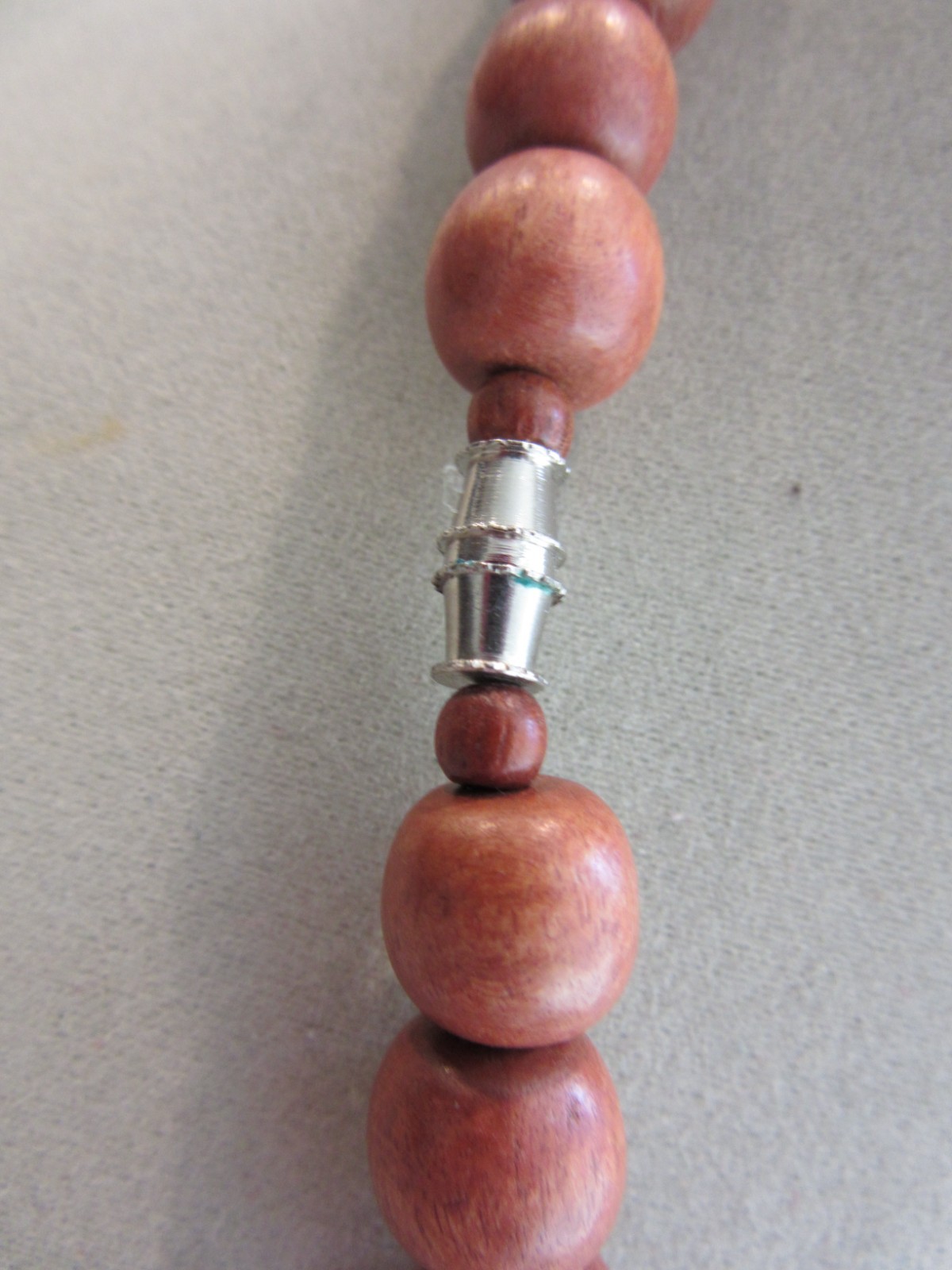 Vintage polished and faceted wood beaded necklace -22″ long