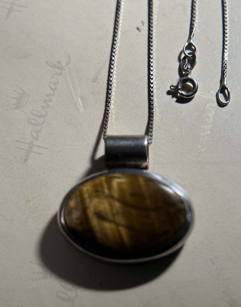 Vintage Sterling Silver and Orange Tiger Eye Cabochon Pendant Necklace 16in 14gr