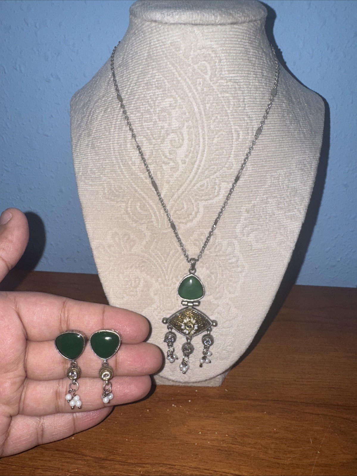 Women’s Vintage Pendant Set