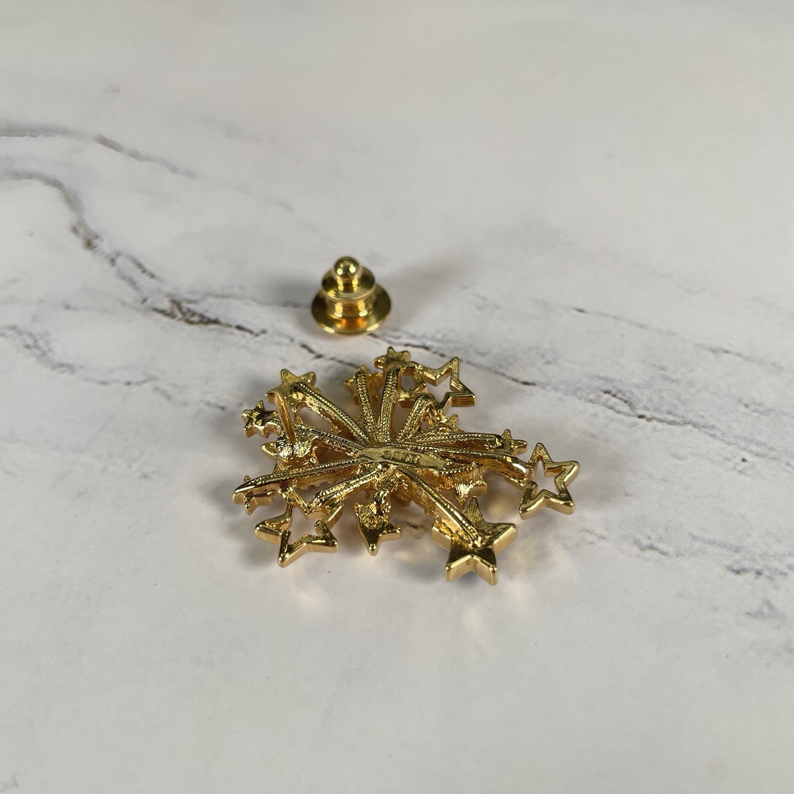 Vtg AVON Gold Tone Red White & Blue Enamel Patriotic Star Fireworks Lapel Pin