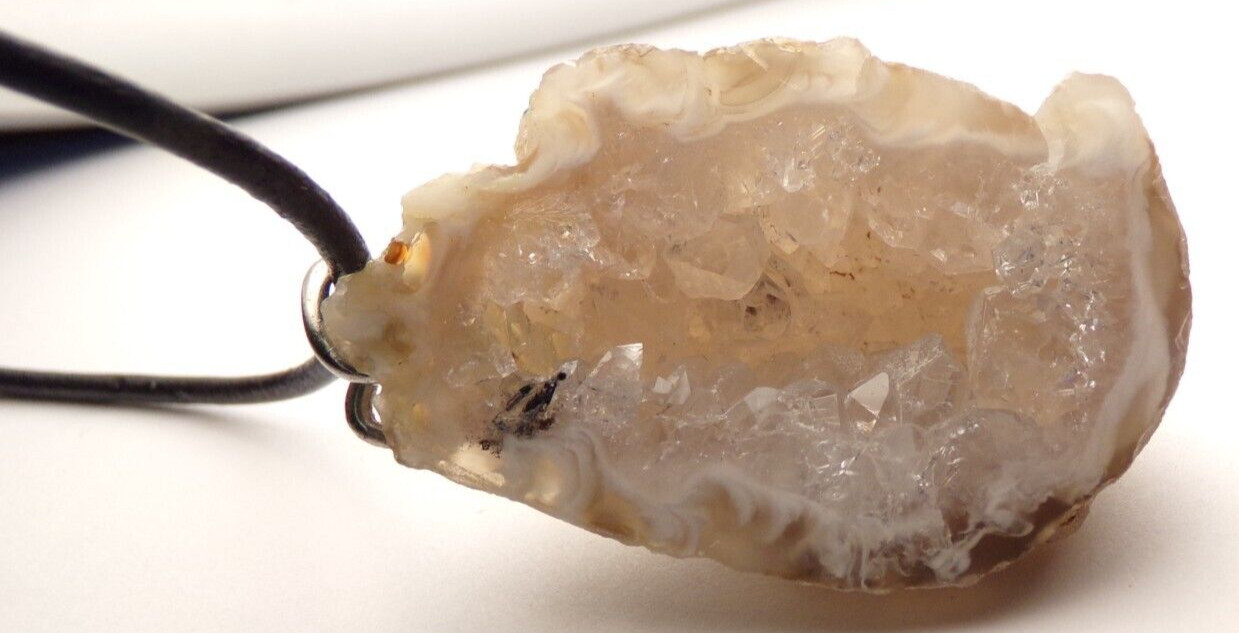 VTG STERLING SILVER LACY 1/2 cut GEODE CRYSTAL rock PENDANT BLACK NECKLACE 18.5″
