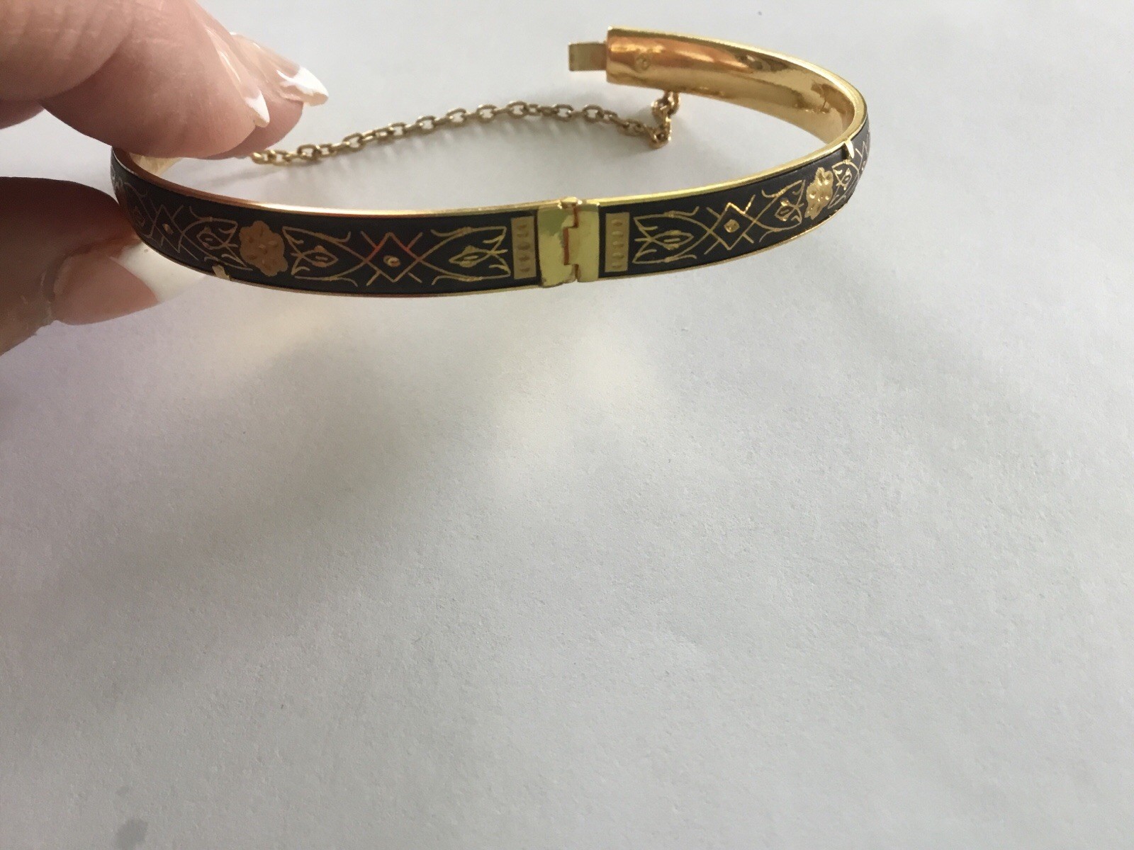 VINTAGE DAMASCENE Gold Inlay Bangle Bracelet Hinged Opening 1960s