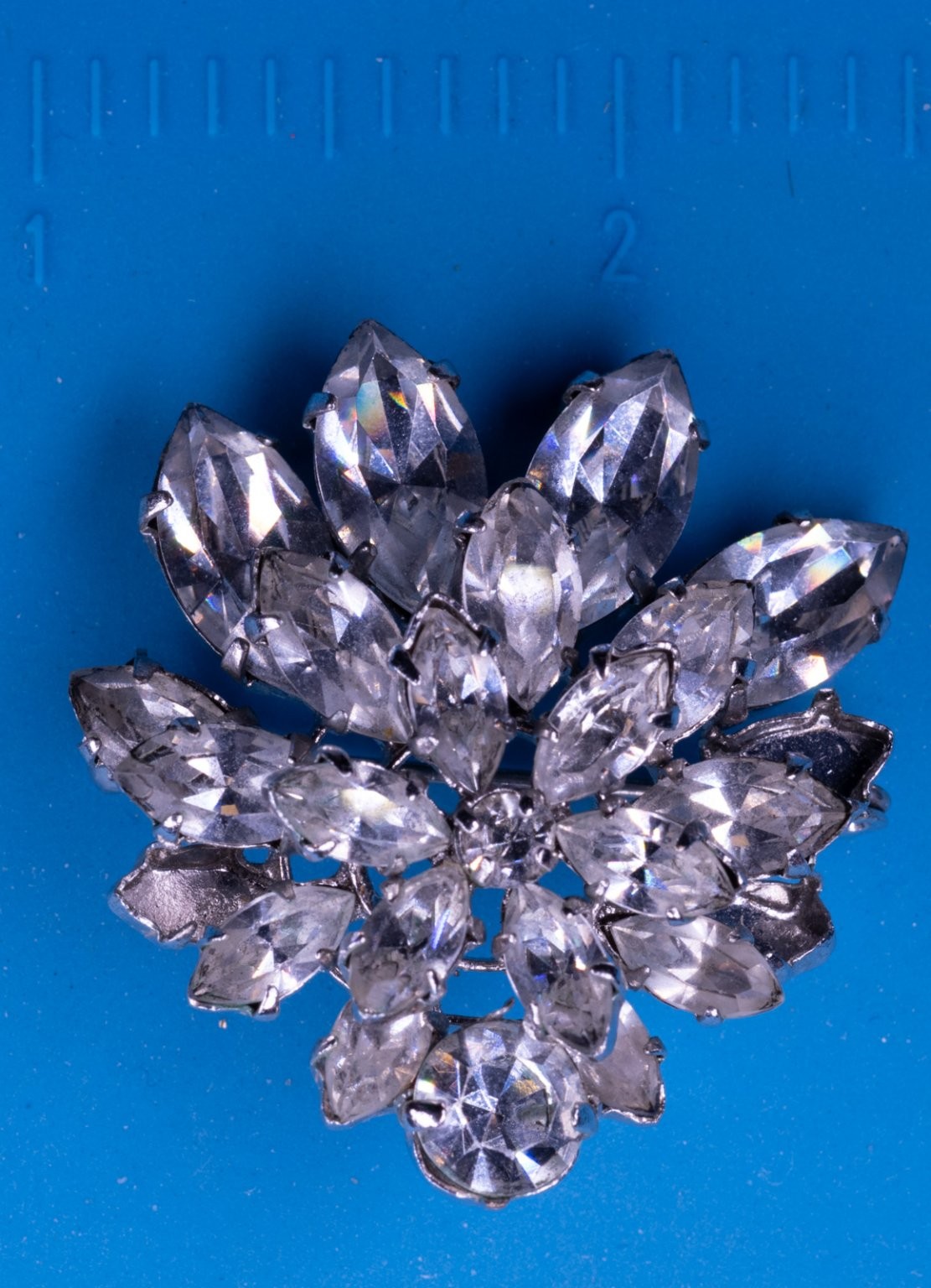 Vintage Floral Cluster Brooch Silver Tone 1.5″ Clear Rhinestone Pin Sparkle