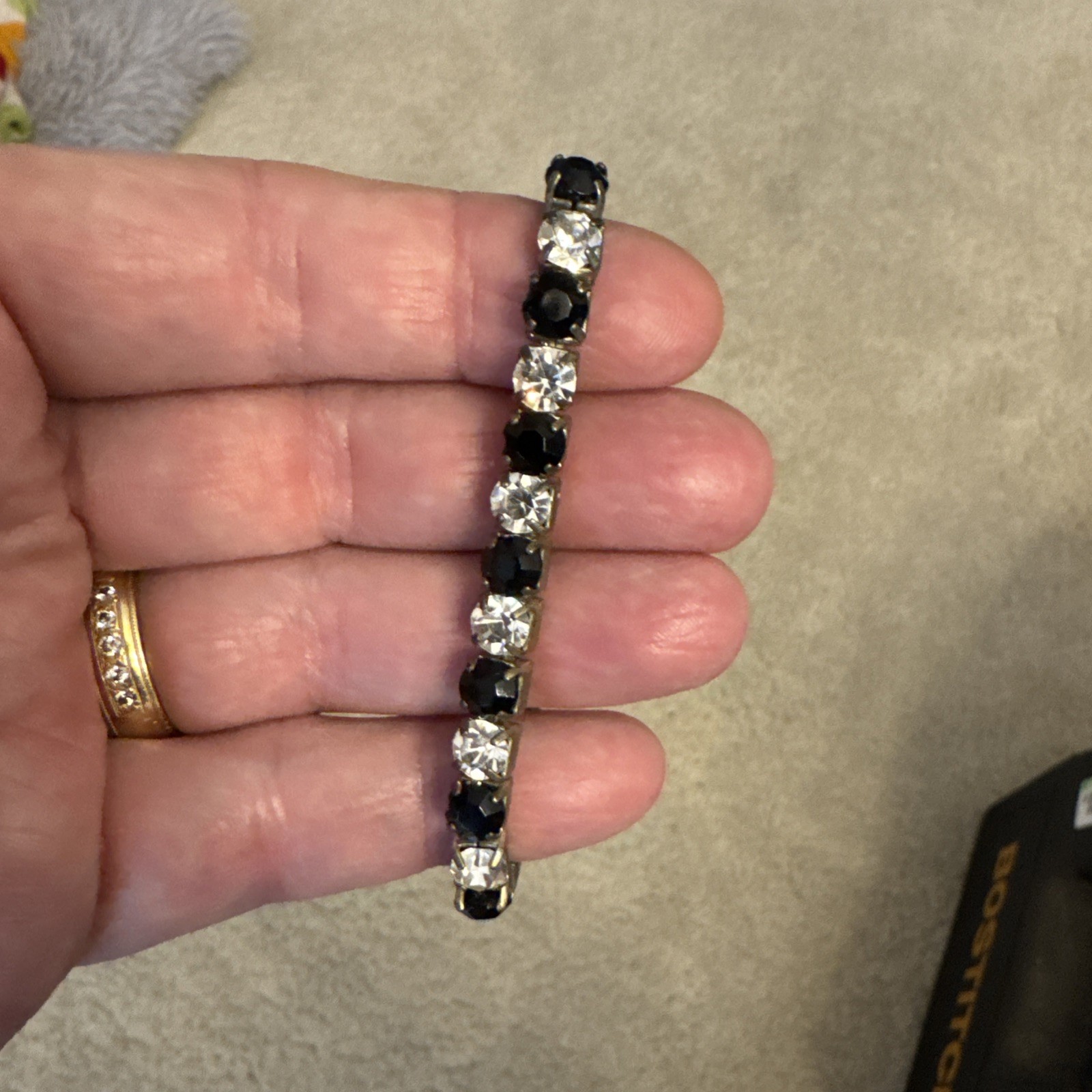 VINTG 28 Round Brilliant Stones Set In Stretch Band Tennis Bracelet Silver Tone