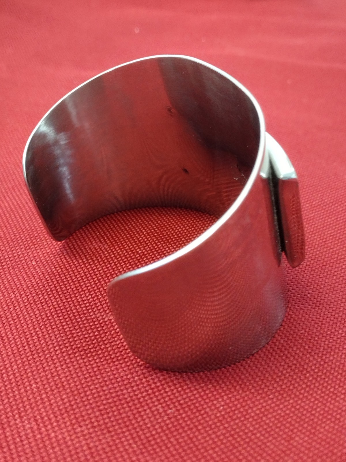 Vintage 1970s Silver Toned Metal Cuff bracelet with Onyx and Shell Inlay