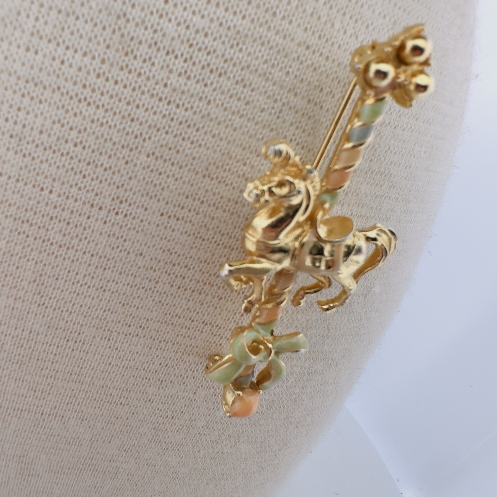 VINTAGE CORO ADOLPH KATZ? MERRY GO ROUND CAROUSEL HORSE BROOCH PIN CLIP UNSIGNED