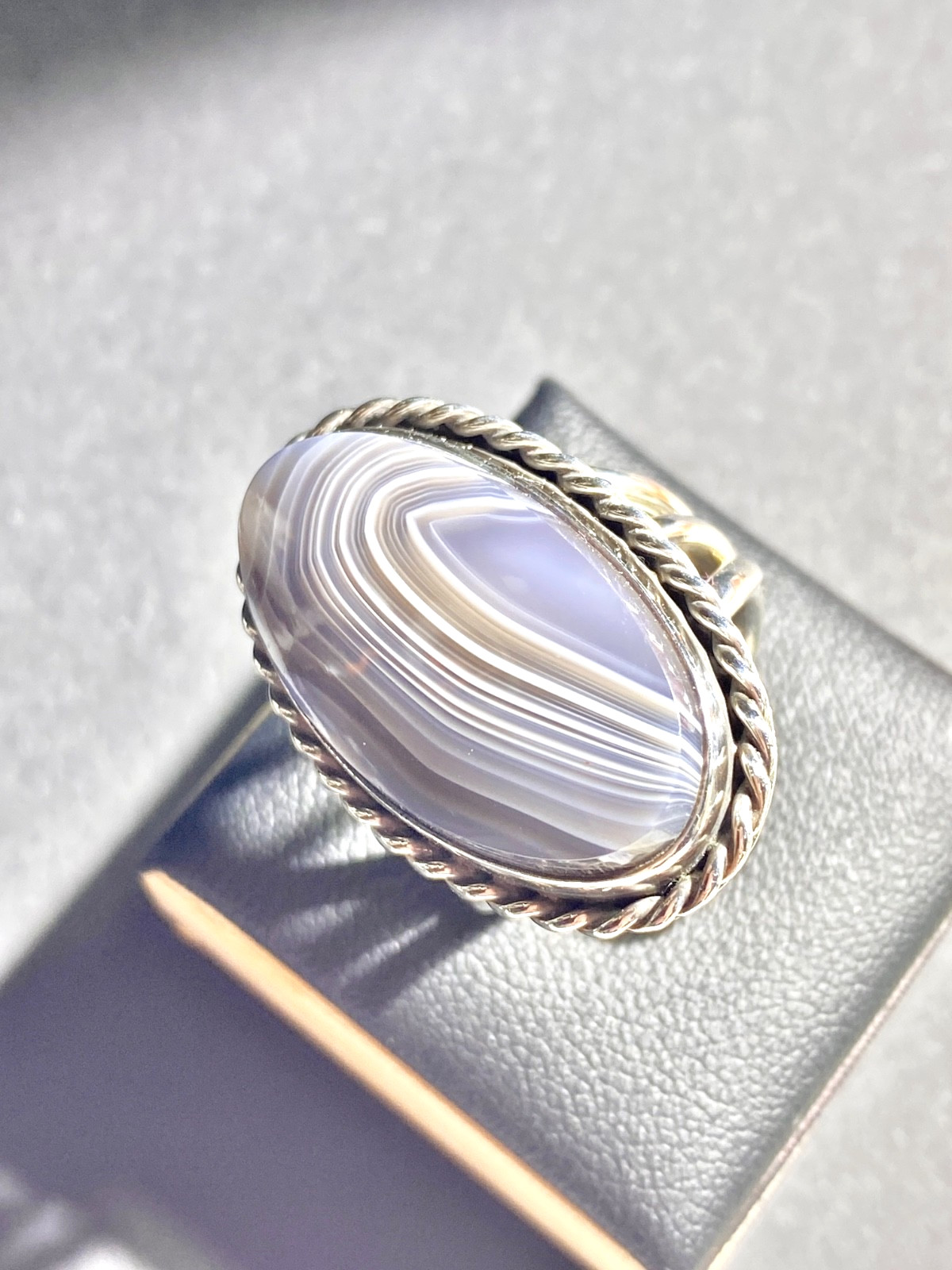 Vintage Sterling 19×27 mm Gray Blue and White Banded Agate Ring Size 7 3/4
