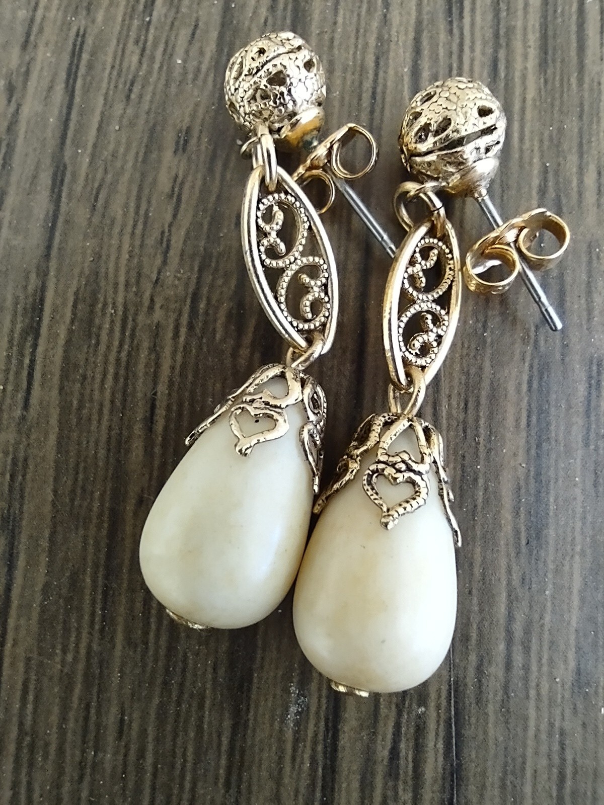 Avon Gold Tone And Ivory Filigree Preirced Drop Earrings