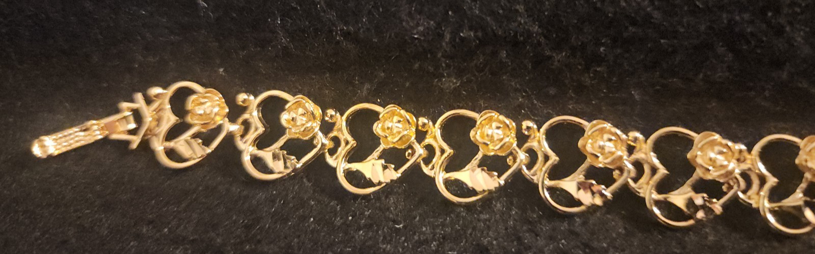 Great Vintage Gold Tone Bracelet Hearts & Flowers