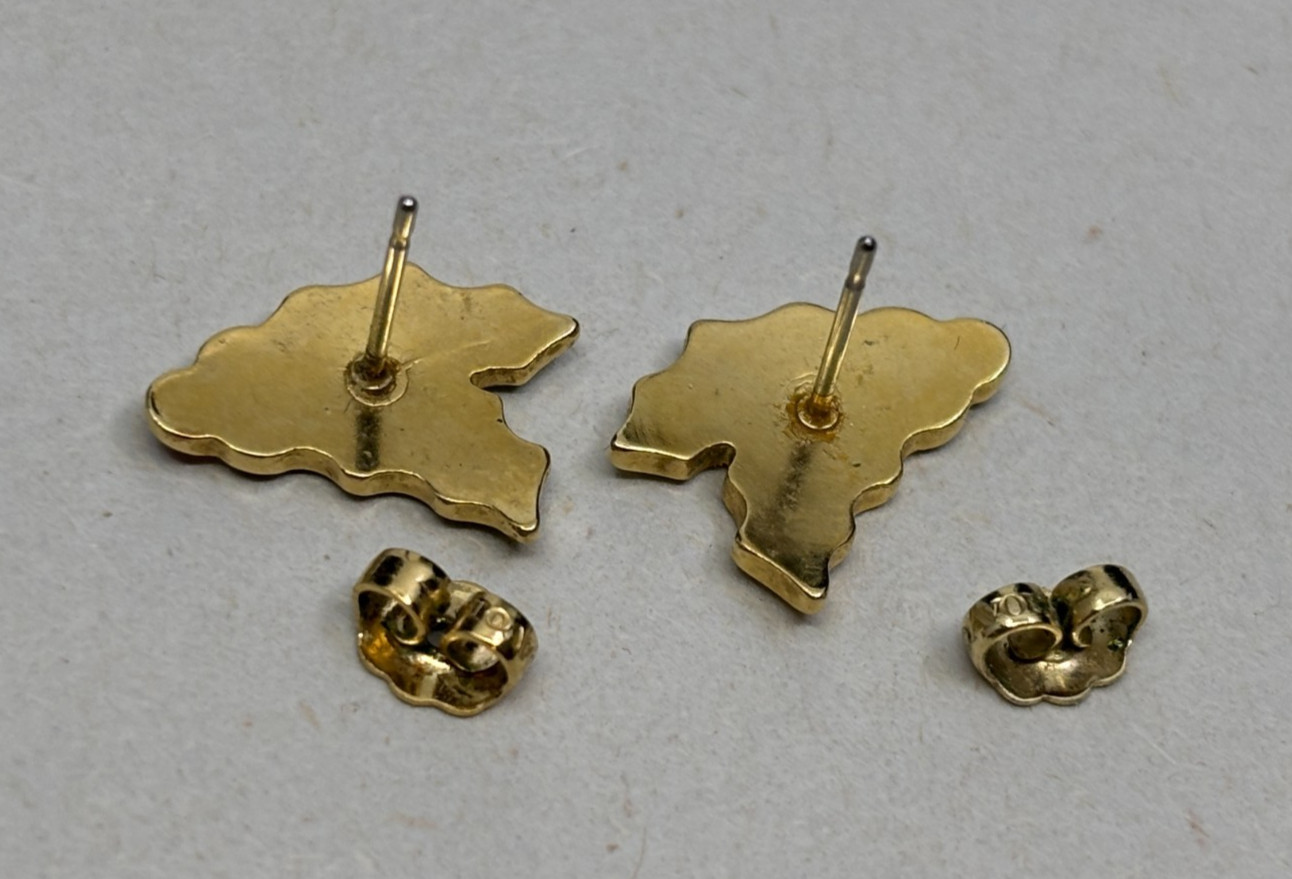 Lot Of 10 Christmas Jewelry Items Avon Earrings Unbranded Pendant Brooch Pins