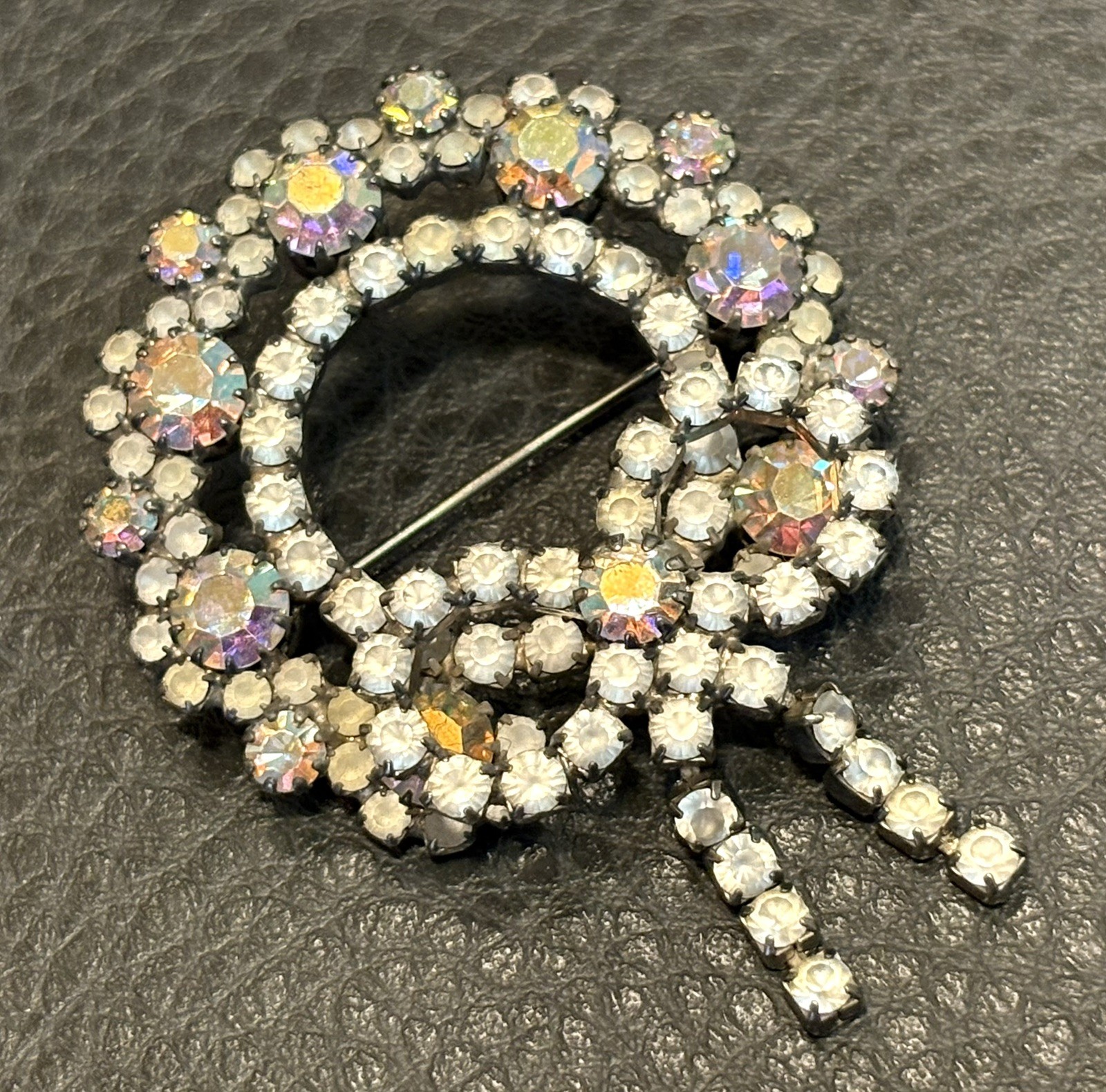 VTG Crystal Aurora Borealis & Frosted Rhinestone Crystal Wreath Pin Brooch 2”