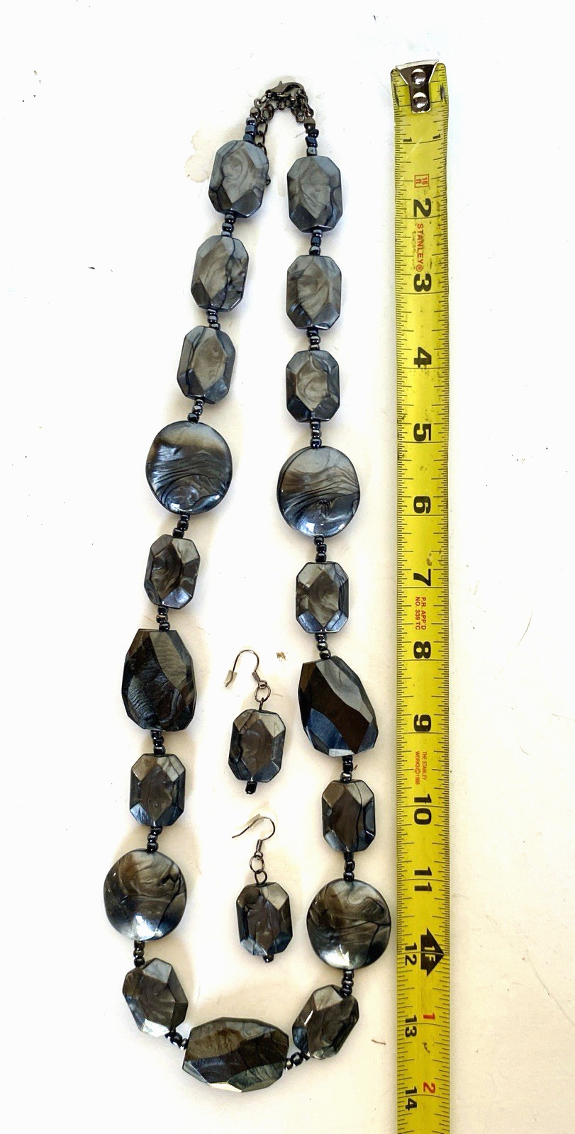 Lot of 12 Wearable Necklaces; Plastic, Lucite, Acrylic, Wood & Glass 15″ to 32″