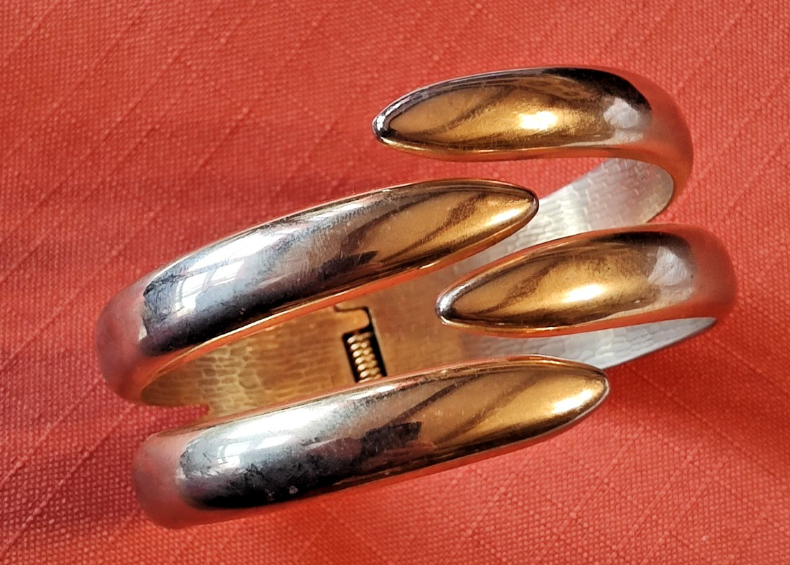 VTG 8.25″ Hinged Gold-toned Claw Cuff Bracelet 3″ across 1.75″ Wide