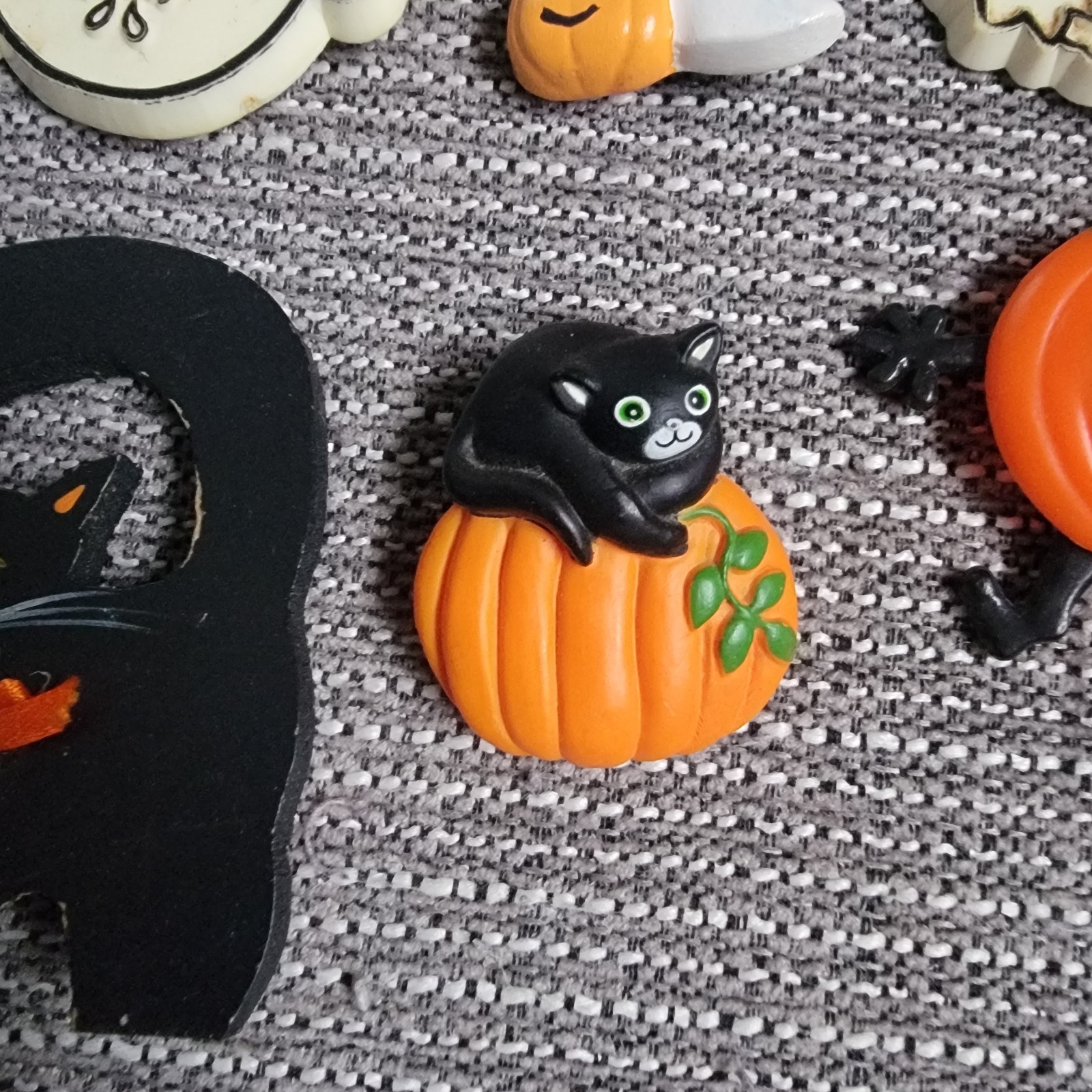 Vintage Halloween Pin Lot Pull String Jack O Lantern Ghost Hallmark Fun World