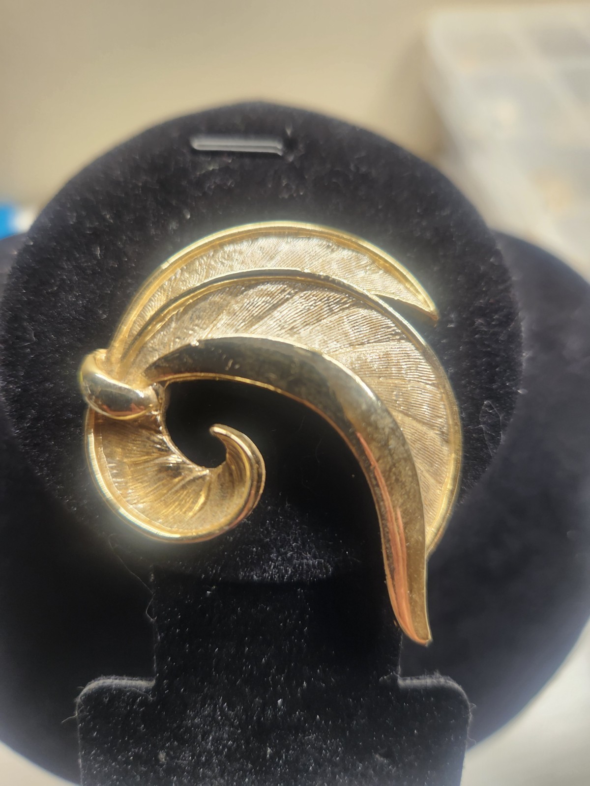 vintage, gold-tone, textured, double-leaf brooch, likely in the 1950s and 1980s.