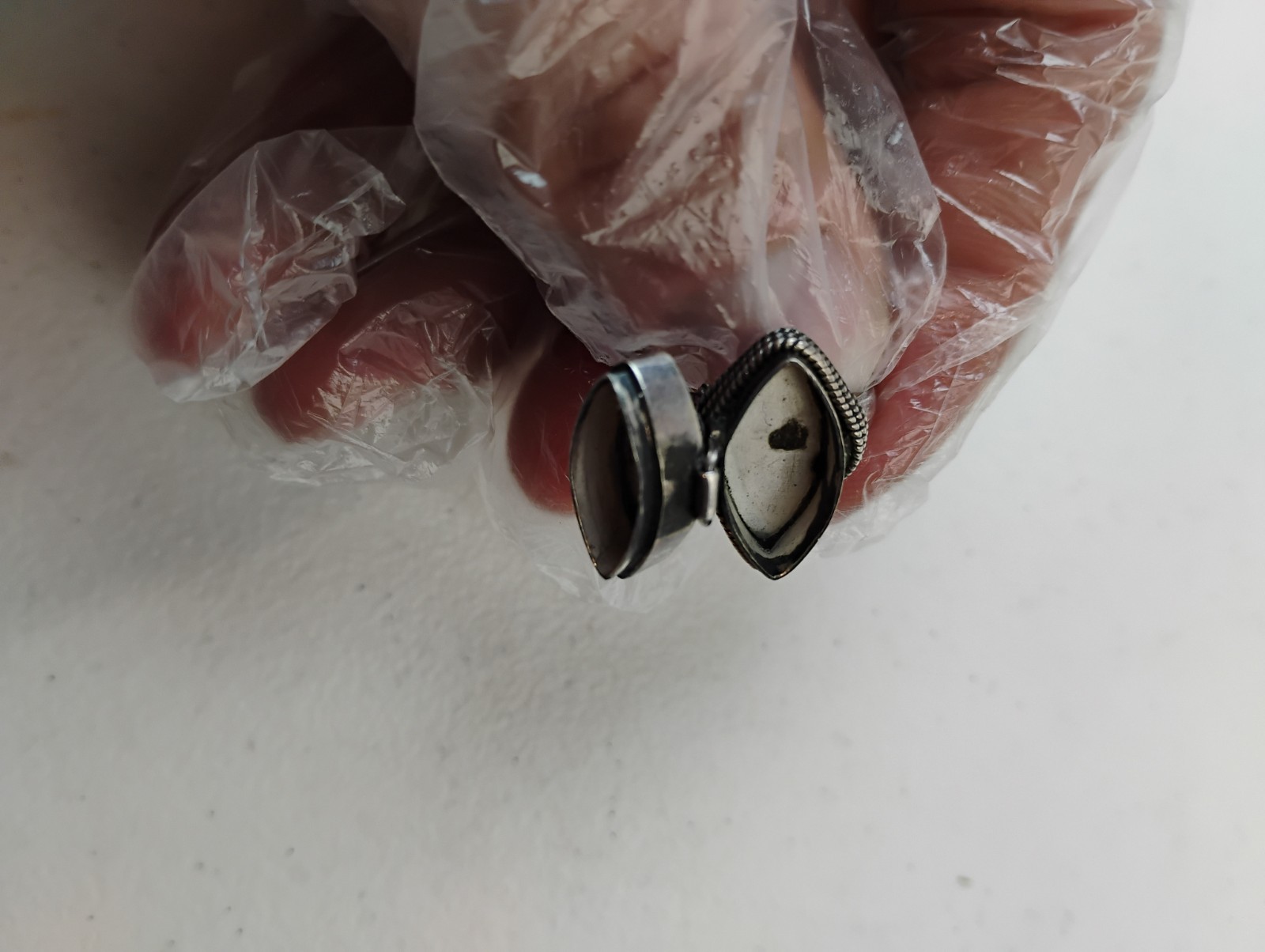 Sterling Silver 925 Marked Vintage Poison Ring With Iolite Stone Sz 5.75