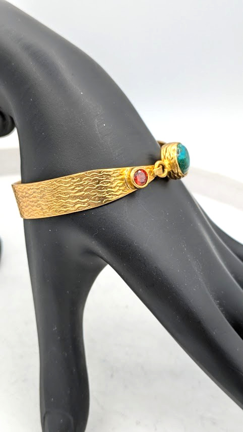 Vintage Hinged Bangle Bracelet Green Stone Gold Tone Textured