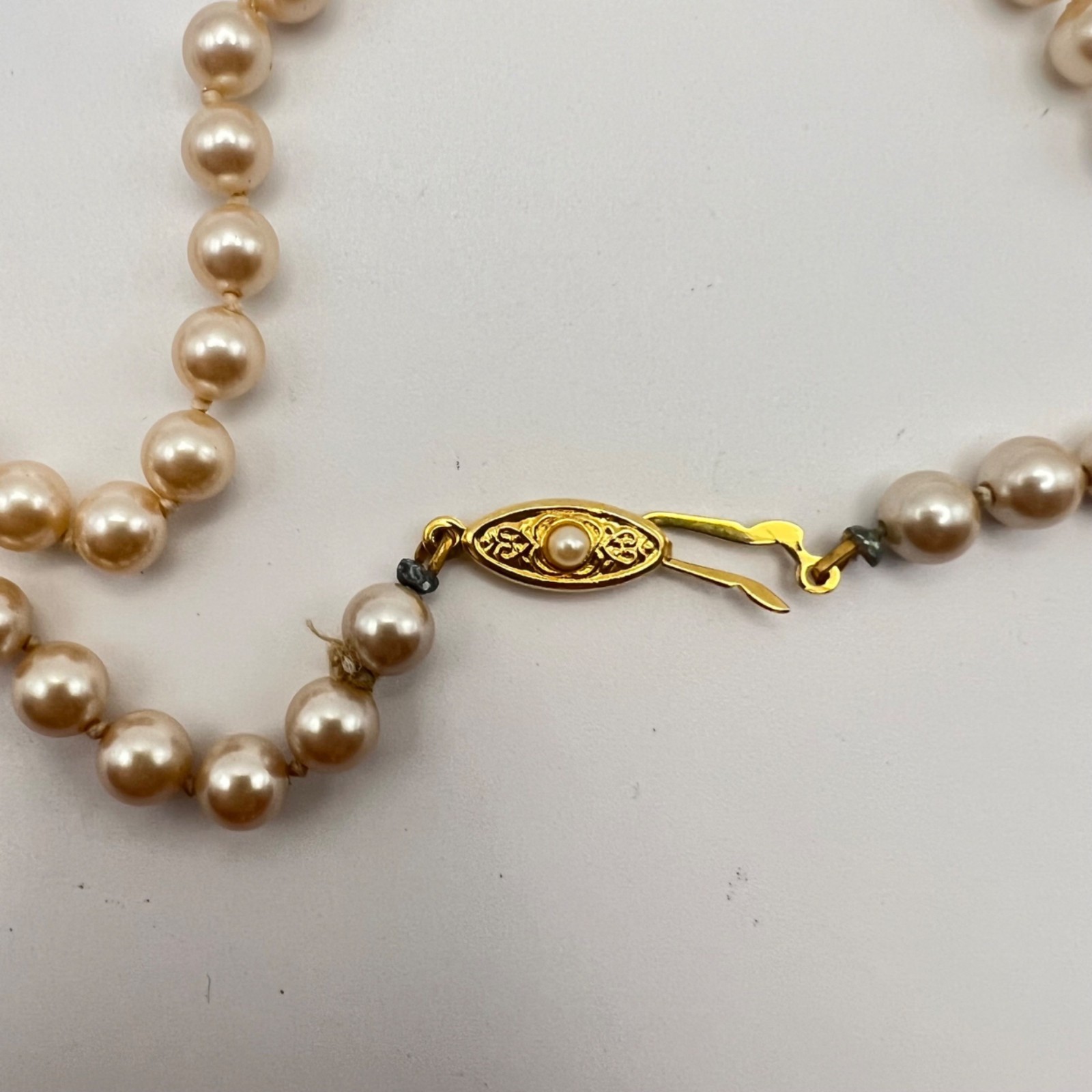 Vintage 17″ Hand Knotted Glass Pearl Necklace Gold-Tone Filigree Clasp 6mm Bride