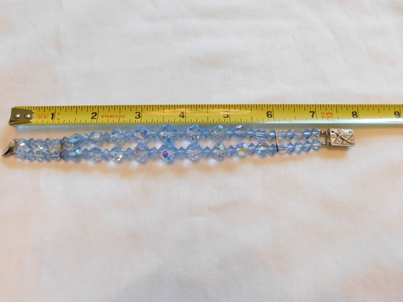 VINTAGE CRYSTAL GLASS LIGHT BLUE BRACELET VERY PRETTY