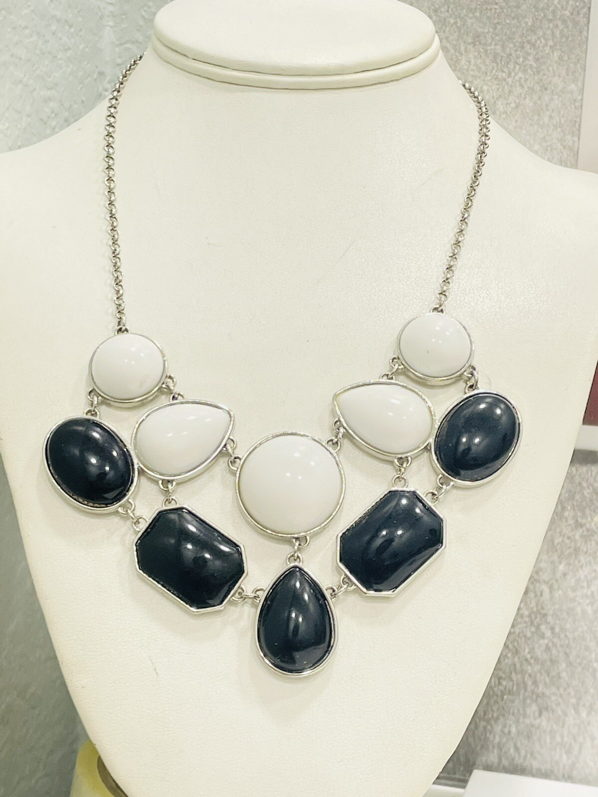 Fringe statement necklace white and blanck, silver tone 23″