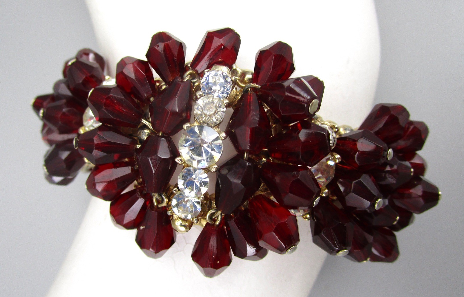 STUNNING 1960S RUBY BRIOLETTE CRYSTAL RHINESTONE CHA CHA BRACELET & EARRINGS SET