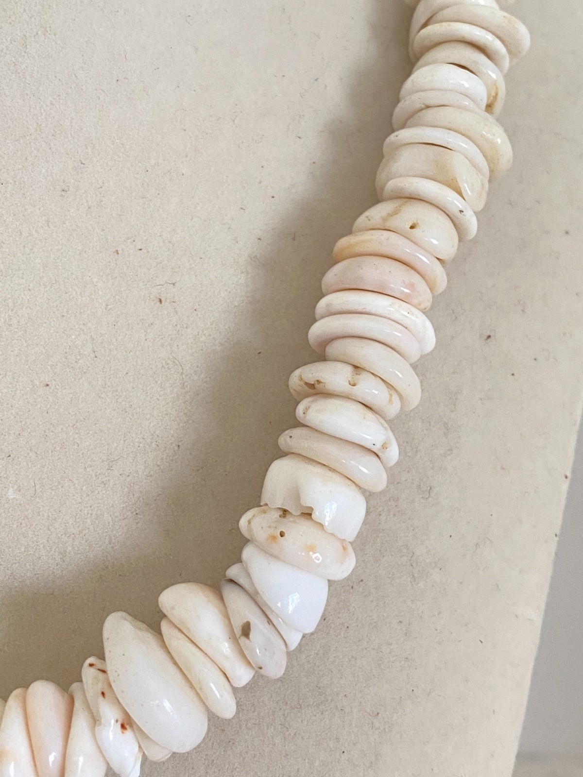 Vintage Large Hawaiian Puka Shell Choker Necklace Barrel Clasp 99 g 3.5oz 17″