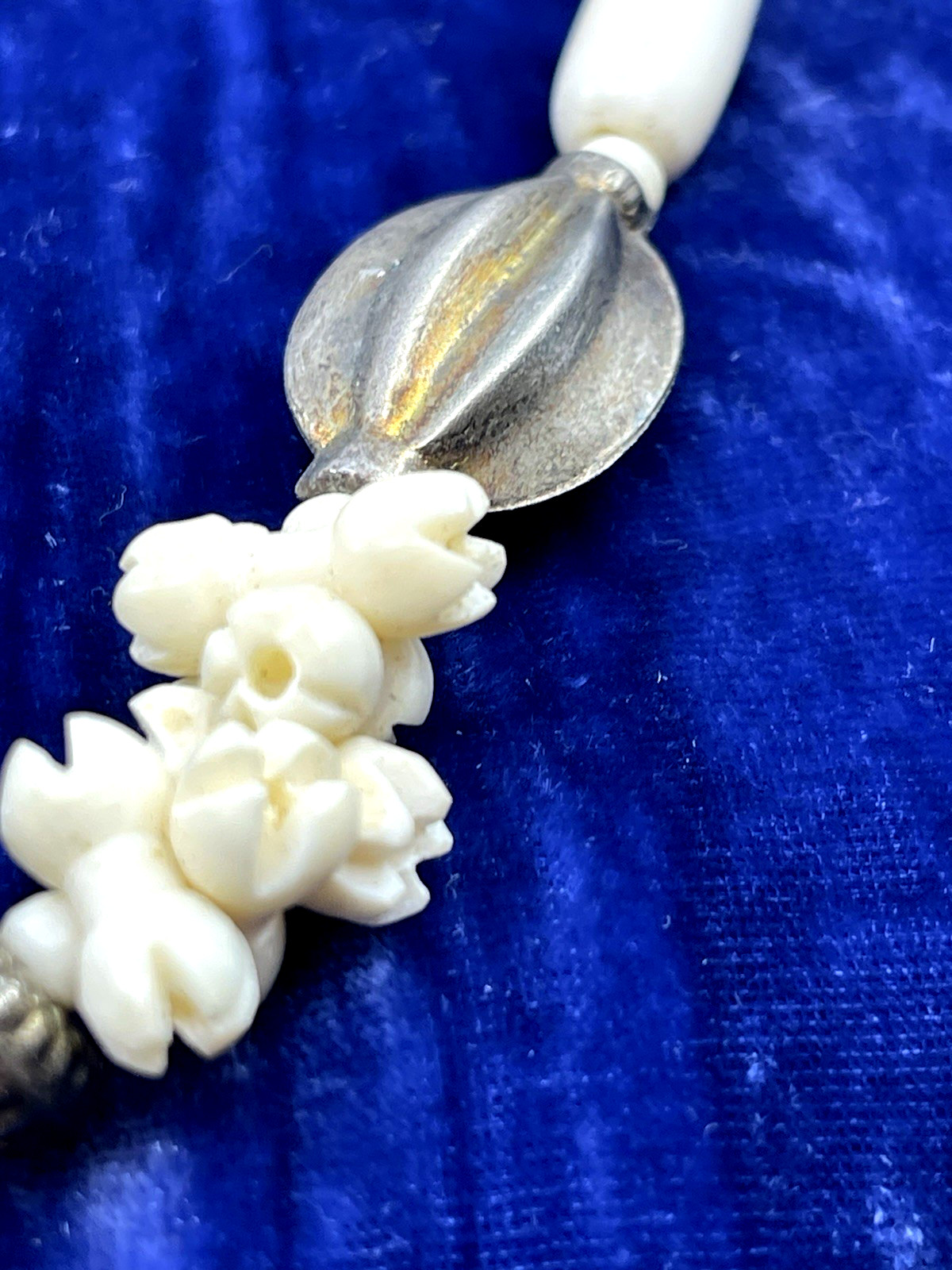 VTG Carved South Western Beach Flower Roses Beaded Metal Necklace 21”