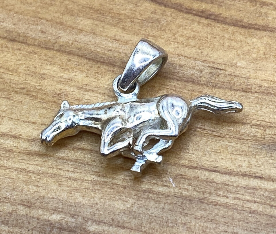 VINTAGE STERLING SILVER RUNNING HORSE EQUESTRIAN PENDANT