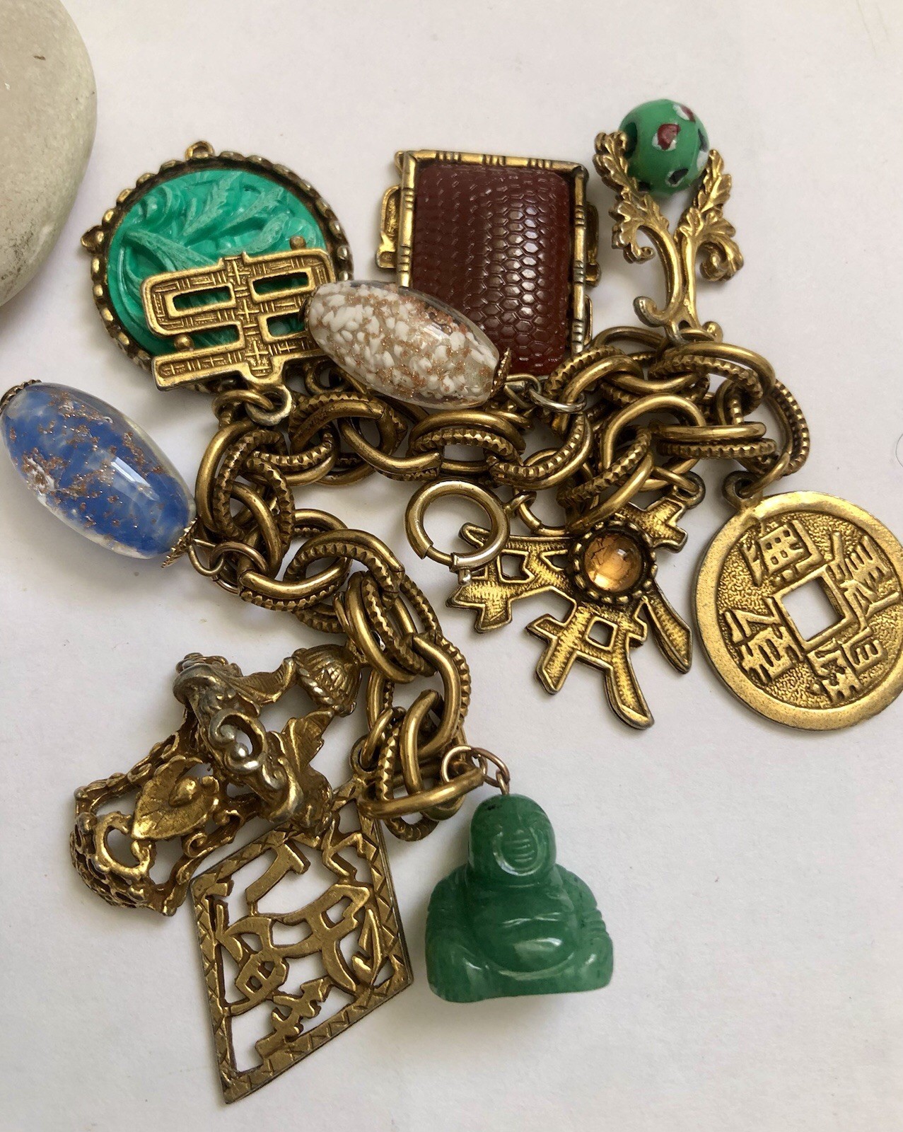 VTG Gold Tone Bracelet W/ Charms, Asian Theme To It.Beautiful And Colourful