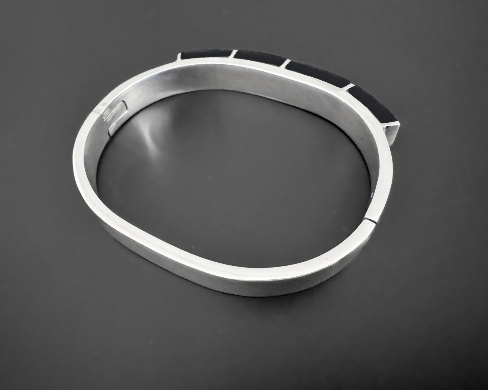 44g Vtg Sterling Dome Bar Onyx Inlay Chunky Hinged Modernist Design Bracelet