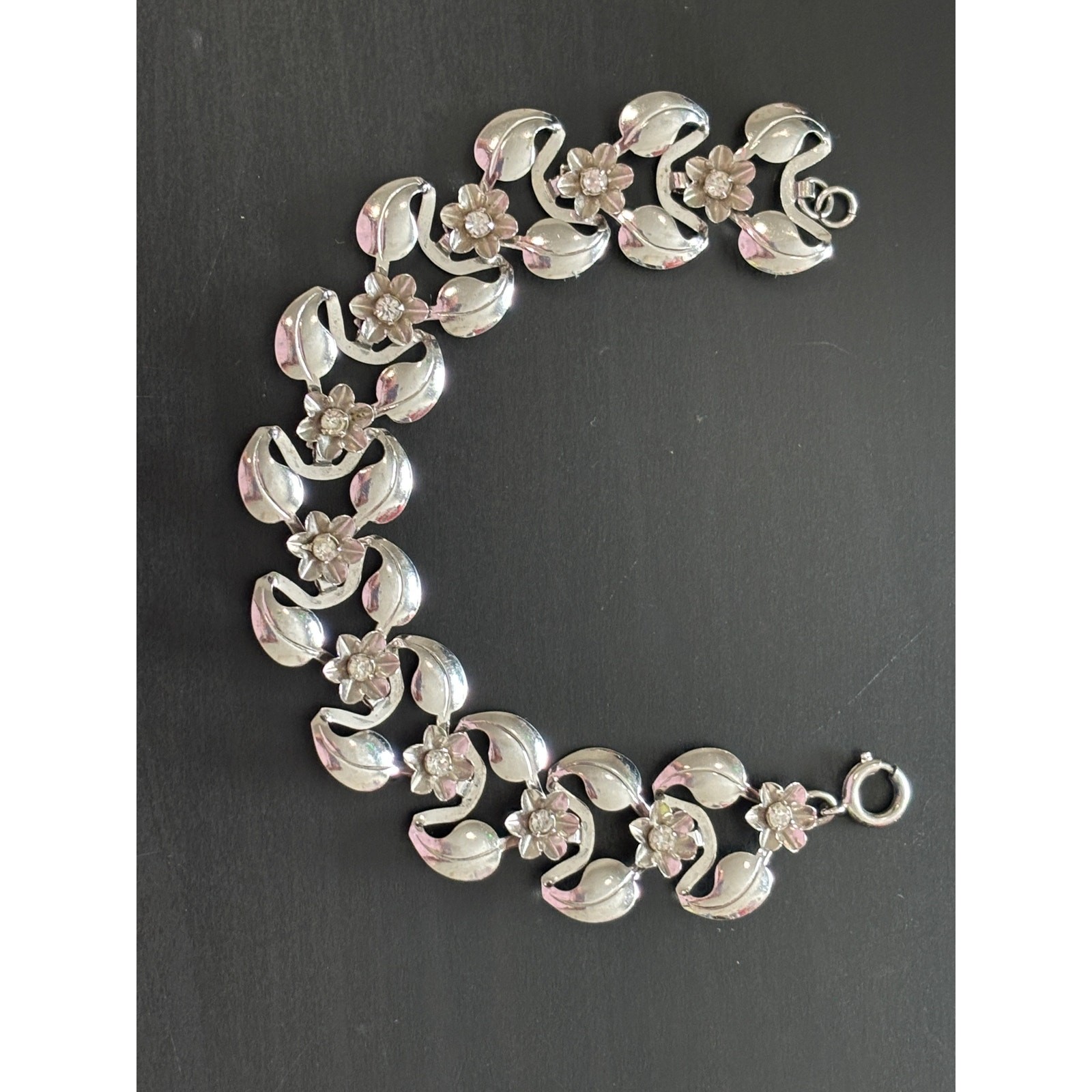 Vintage Lightweight Silvertone Cut-Out Leaves w Daisy Flowers & Clear Rhinestone