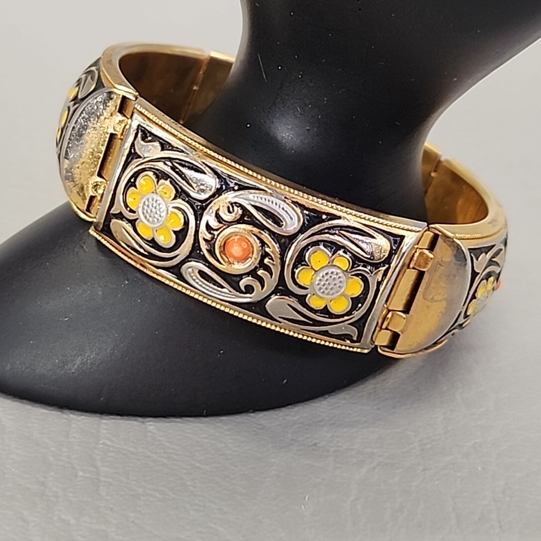Vintage Expandable Bangle Bracelet Stretch Flower Enamel Blackened Gold Tone 7.2