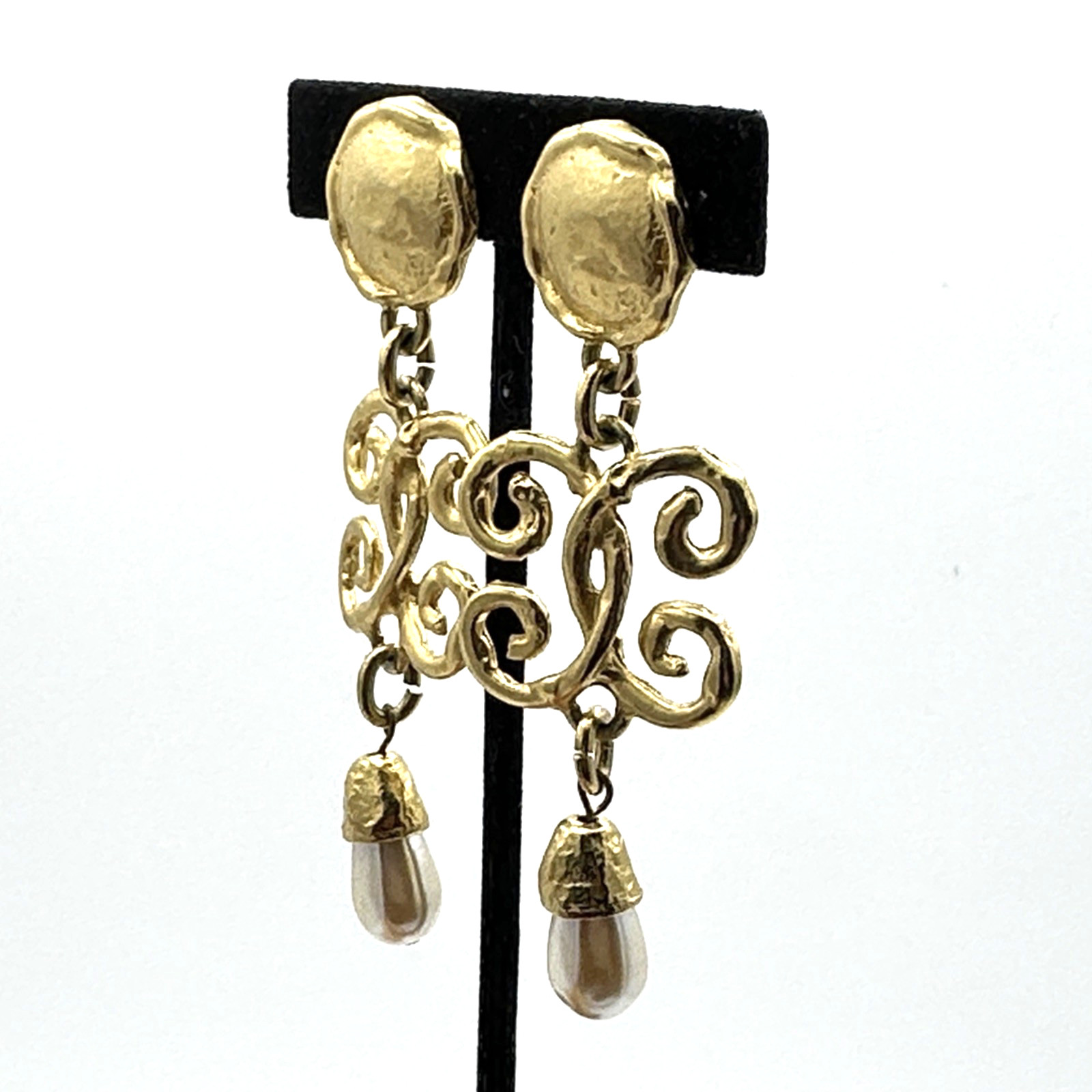 RUNWAY vintage 1980s earrings – matte gold-tone faux pearl 3.25″ long drop