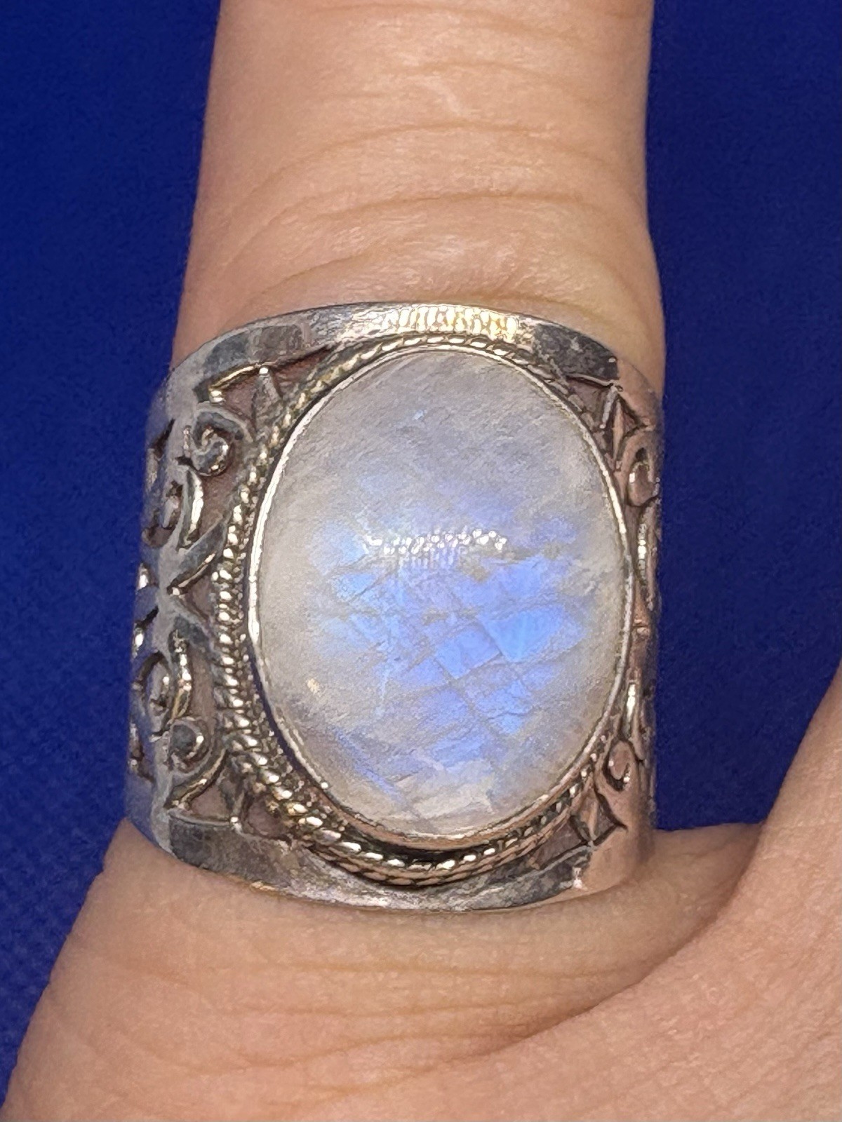 Y68 Chunky 925 Silver Ring size 8.75 Rainbow Moonstone 7 Ct 7.98 g