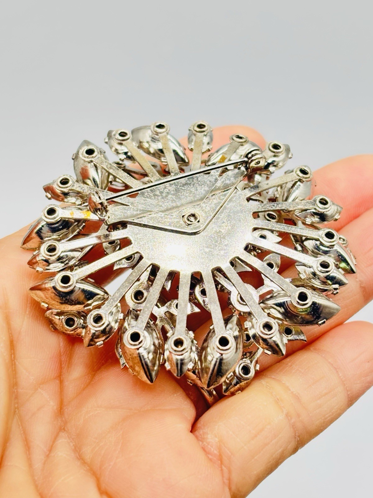 Vtg Unmarked Beau/Judy Lee? Clear Glass Rhinestone Flower Snowflake Pin Brooch