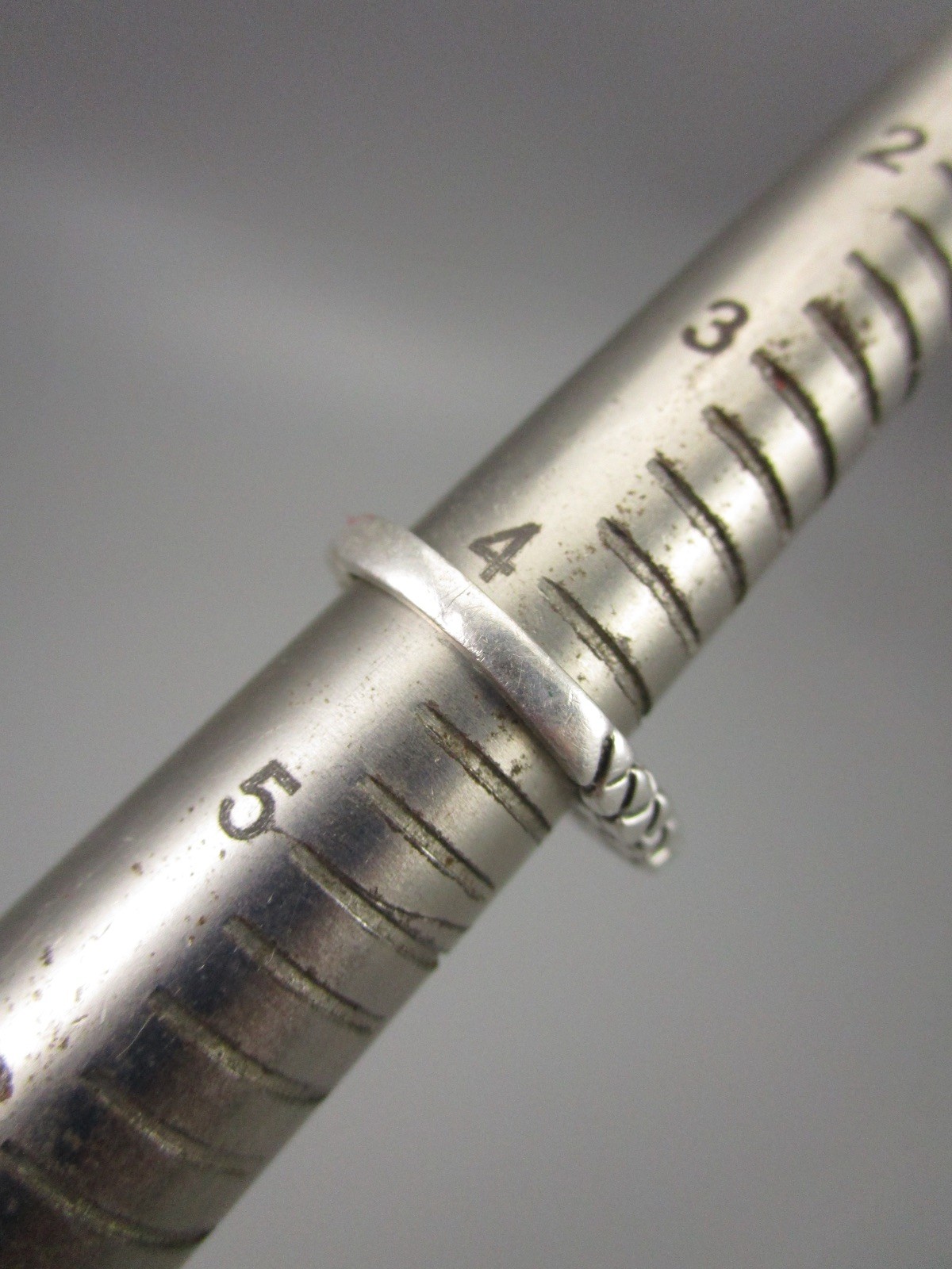 CLASSIC DIAN MALOUF STERLING CROSSHATCH STACK RING GUARD SZ 4.25 RET $190