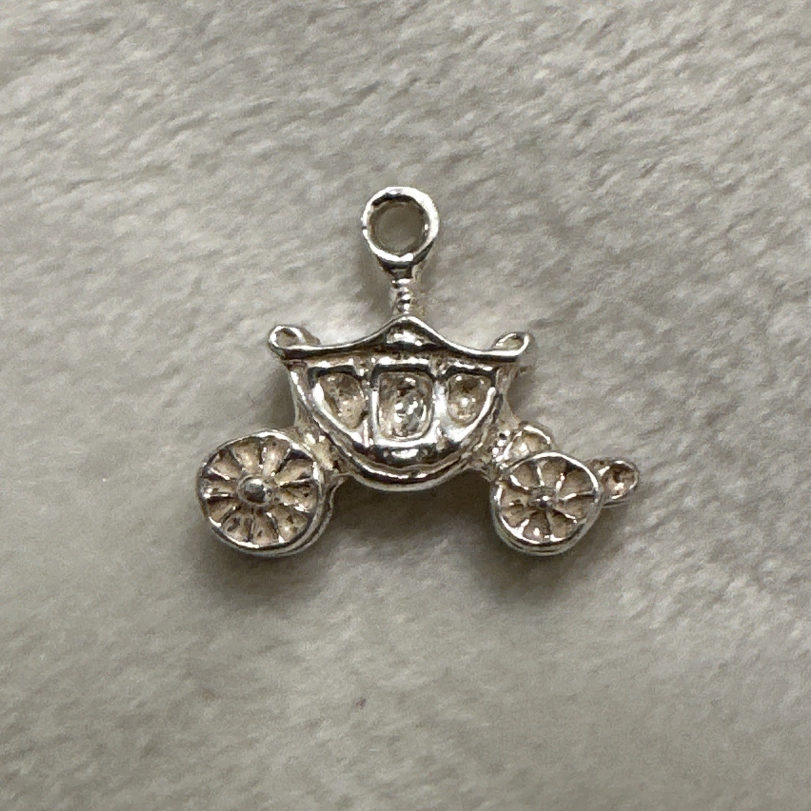 Vntg Sterling Silver Detailed ROYAL COACH CARRIAGE Charm Pendant 12x15mm 1.53g