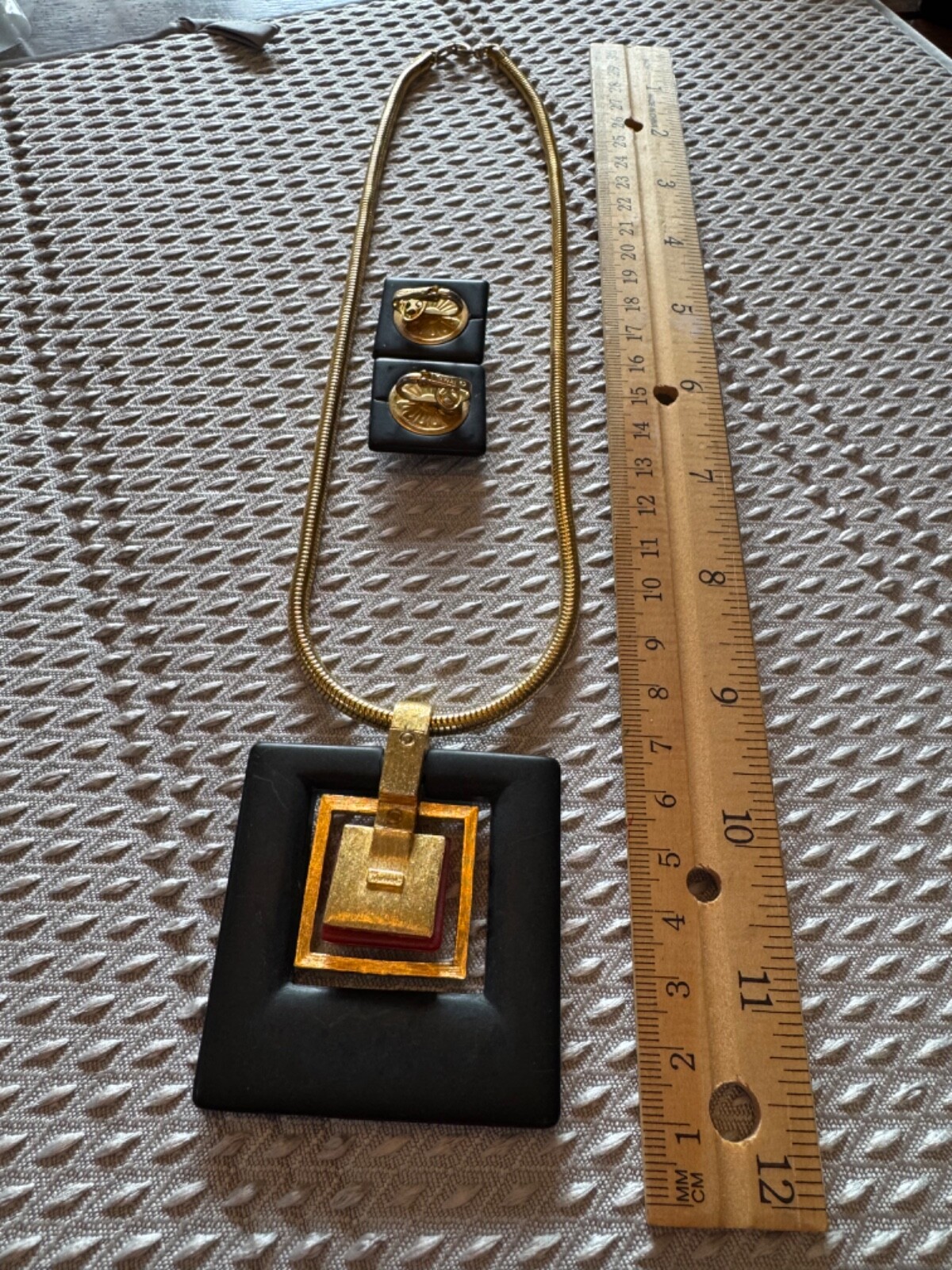 Vintage Crown Trifari Signed Asian Oriental Theme Pendant Necklace & Earrings