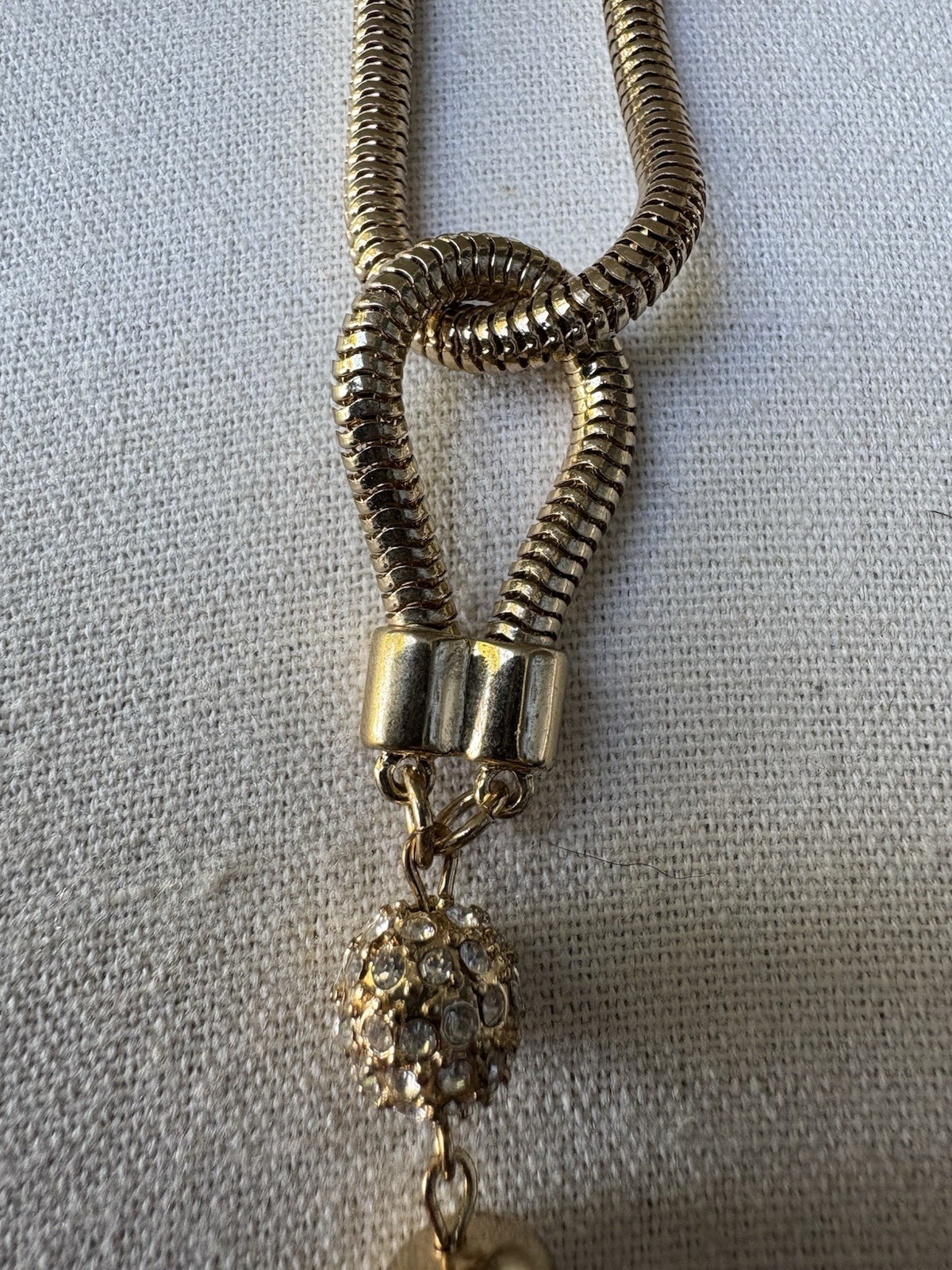 Vintage GUESS Gold-Tone Snake Chain Tassel Lariat Necklace – 1980s/1990s Glam