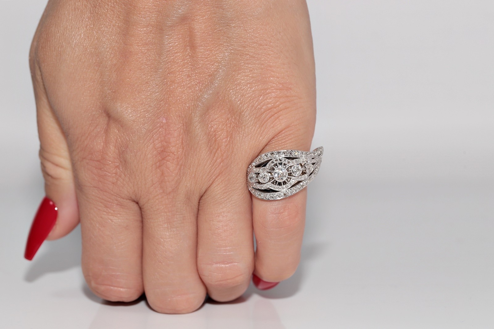 Antique Circa 1920s Hand crafted Art Deco 18k Gold Natural Diamond Ring