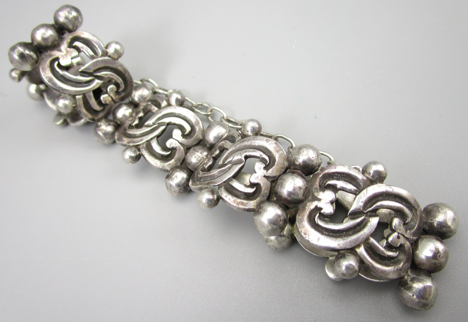 MEXICAN 980 STERLING SILVER AGUILAR STYLE SCROLL & BALL BRACELET – 40.7 