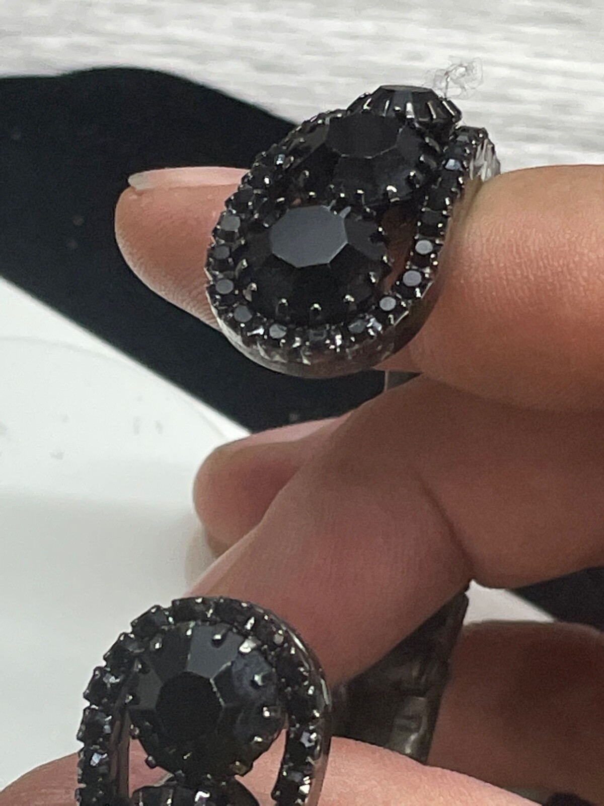 Bracelet Black Rhinestone Hinged Open Clasp at Top Pretty design vintage