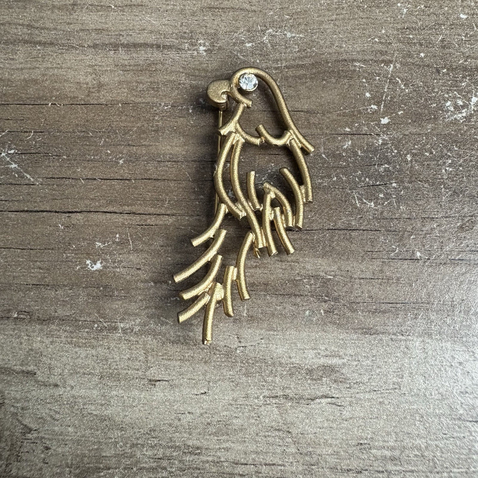 Parrot Brooch Gold Tone Rhinstone Eye Bird Tropical