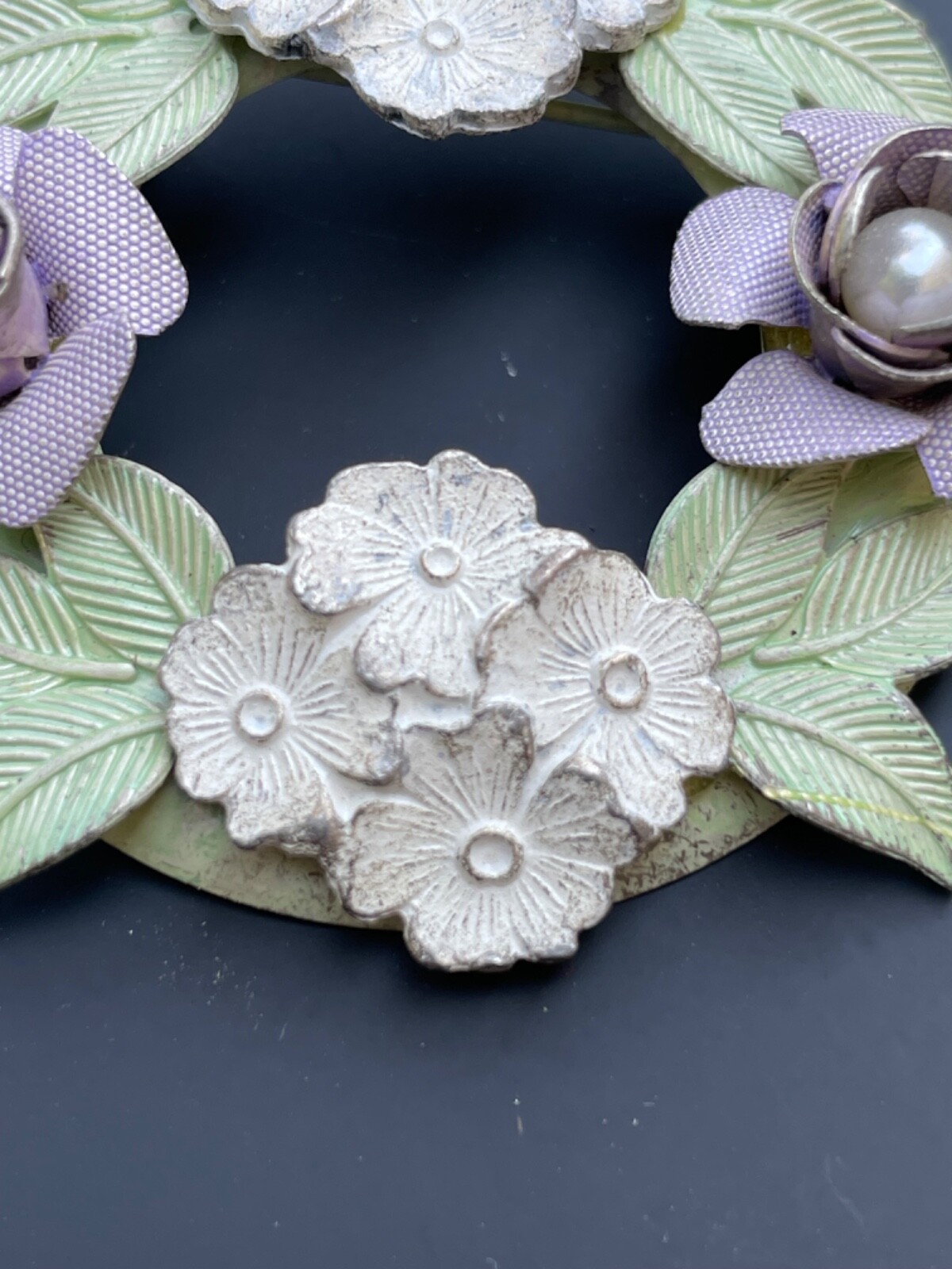 Vtg Metal Brooch Pin w/ Green White Purple Flowers & Faux Pearl Wreath leaf